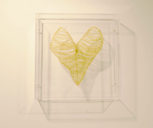 LOVE ME OR LEAF ME - dourado