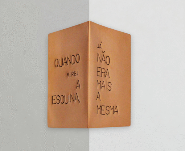 QUANDO VIREI A ESQUINA, JÁ NÃO ERA MAIS A MESMA